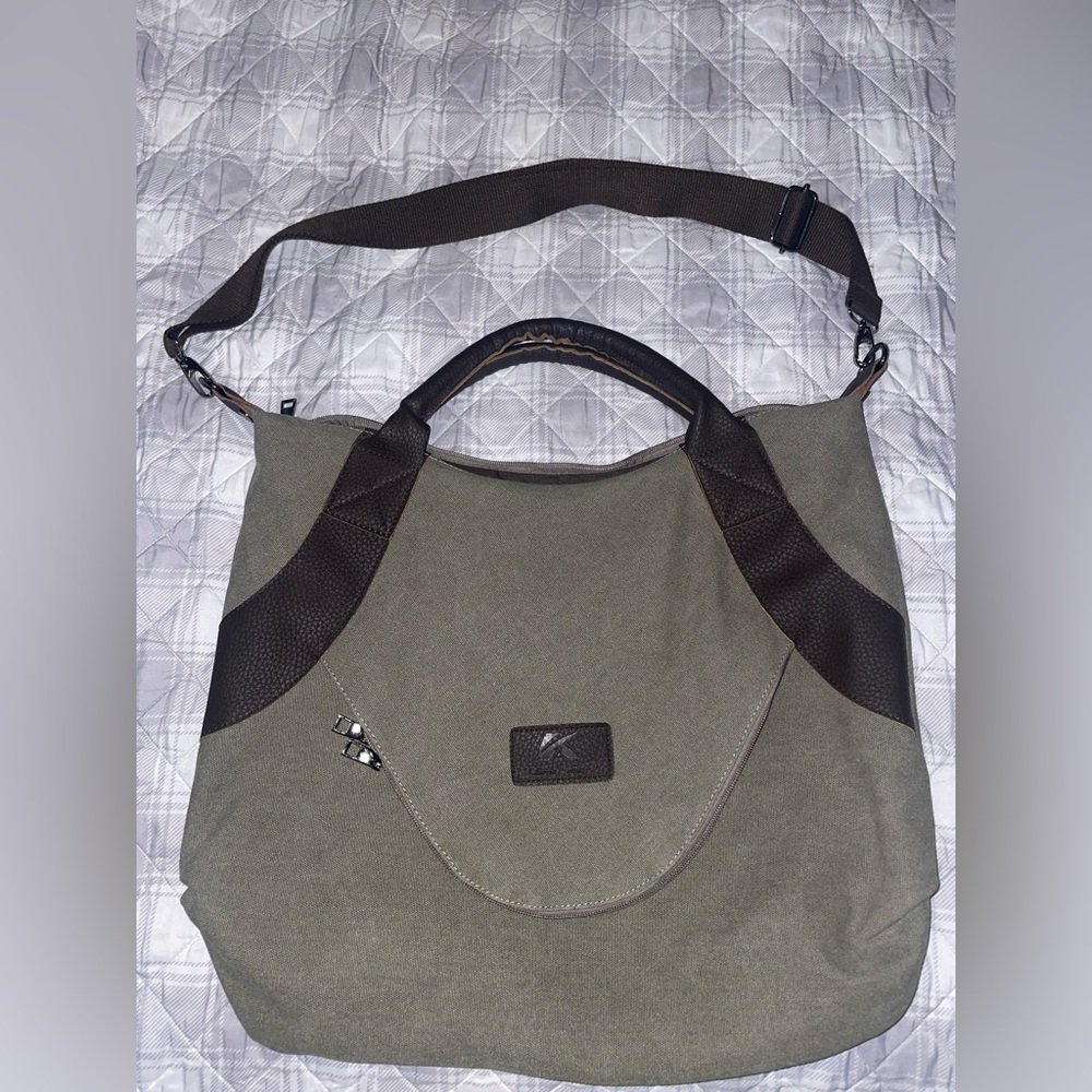 CLASSIC FASHION Large Canvas Crossbody Shoulder Bag Never Used